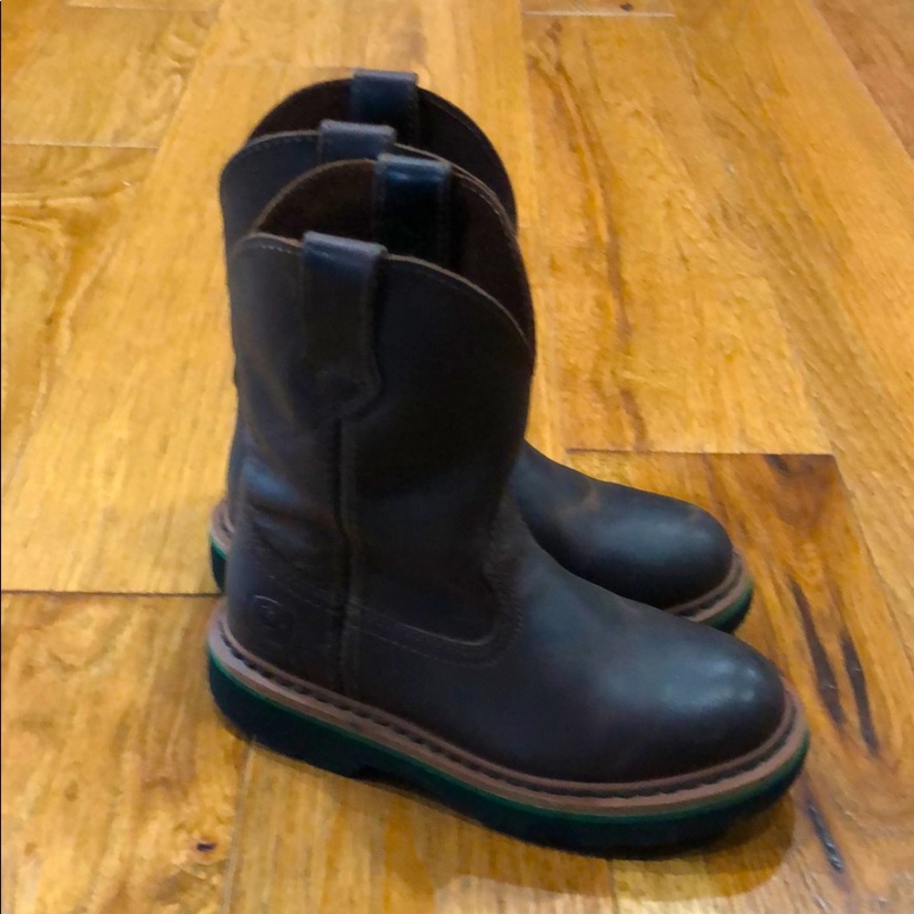 Boys leather boots